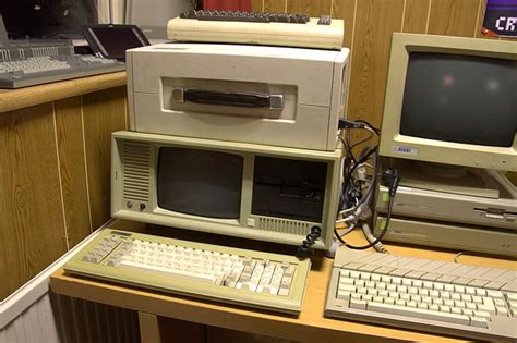perkembangan komputer dari dulu sampai sekarang  Berikut ini akan kami sampaikan sejarah perkembangan komputer dari generasi ke generasi